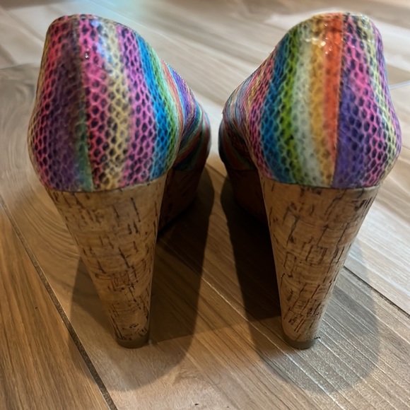 Women’s Nine West Multi-Color 4” Wedge Shoes - Picture 3 of 7